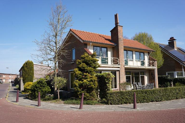 Burgemeester H.A. Callenfelsstraat 37