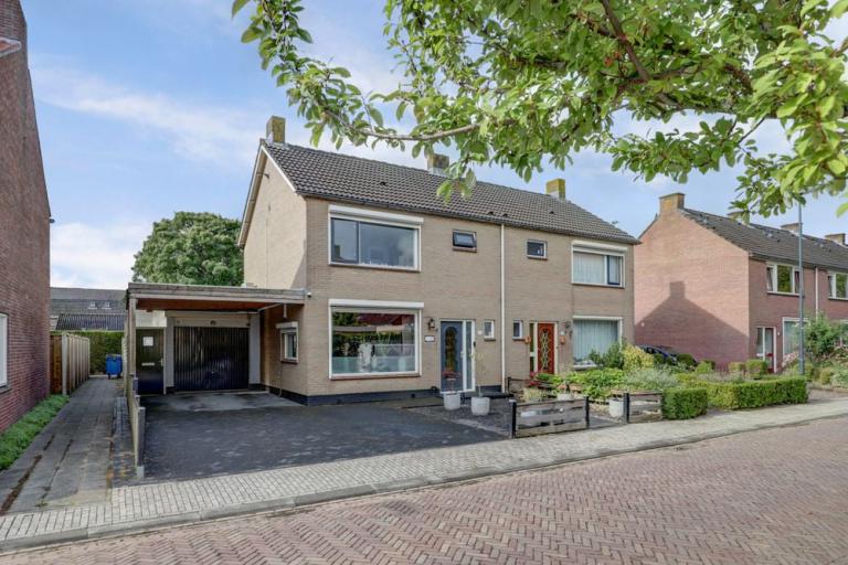 Laustraat 30