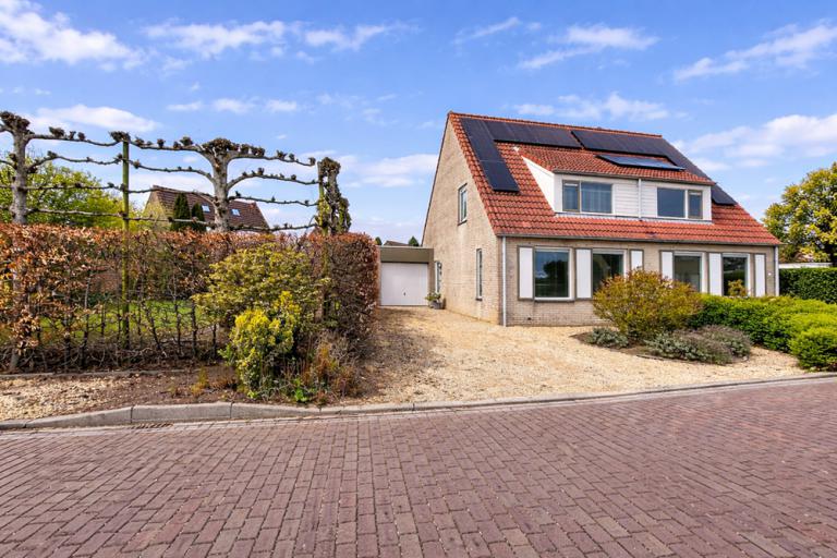 Pastoor J.A.M. van den Muijsenbergstraat 27